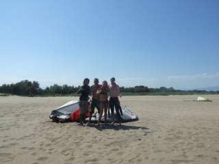 Listos para una jornada de kitesurf